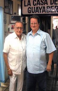 Glenn Lindgren poses with Ramón Puig